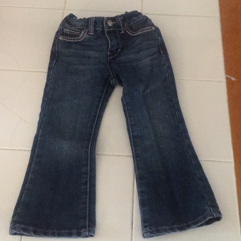 Like new. Toddler jeans.